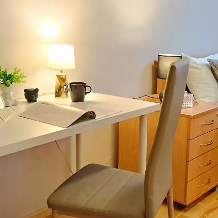 Apartment Cozy & Bright 1 Bedroom With Park Nearby - Free Parking, Riga, Up To 5 Guests *